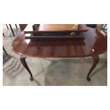 QUEEN ANNES MAHOGANY DINING TABLE W/ LEAVES