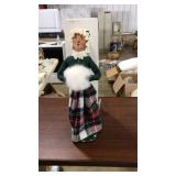 1993 BYERS CHOICE WOMEN CAROLER
