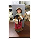 CRIES OF LONDON WOMEN BYERS CHOICE CAROLER