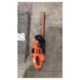 B&D HEDGE TRIMMER W/ 17' BAR