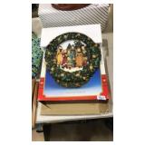 12.5' CAROLLER WREATH WITH BOX