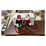 GATHERING THE HOLLY BYERS CHOICE CAROLERS