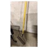 FIBER GLASS HANDLED RAKE