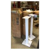 SPEAKER STANDS W. 2 THIEL CS.5 SPEAKERS