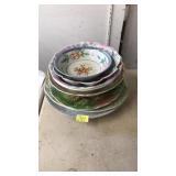 COLLECTION OF PORCELAIN PLATES & BOWLS