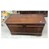 VNTG. STORAGE CEDAR CHEST WITH FOLD OUT SIDES