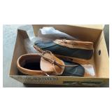 NEW MENS SIZE 8 WATER RESISTANT LOW CUT BOOTS