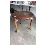 VNTG. QUEEN ANNE STYLE DROP LEAF ACCENT TABLE