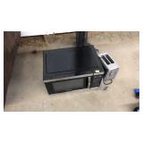 BLACK&DECKER MICROWAVE AND TOASTER