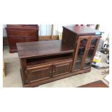 WOOD ENTERTAINMENT CENTER