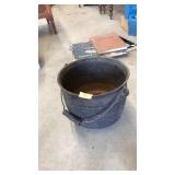 CAST IRON POT WITH HANDLE