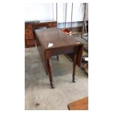 SHERATON DROP LEAF WALNUT TABLE