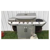 CHARBROIL COMMERCIAL SERIES GRILL W/PROPANE TANK