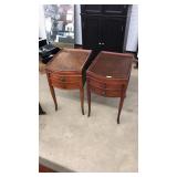 PAIR OF MAHOGANY FEDERAL STYLE END TABLES