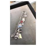VNTG. STERLING SILVER CHARM BRACELET