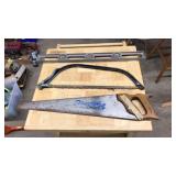 2 HAND SAWS AND LEVEL