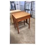 VNTG. LIFT TOP SCHOOL DESK