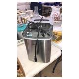 FRIGIDAIRE TABLE TOP ICE MAKER