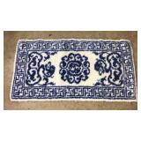 BLUE & WHITE LATCH HOOK RUG