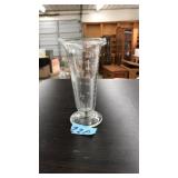VNTG. GLASS APOTHECARY GRADUATED MEASURING BEAKER