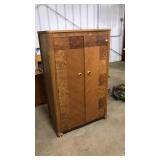 VNTG. WOOD WARDROBE