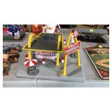 VNTG. MCDONALDS HAMBURGERS DRIVE THRU BY MTH TRAIN