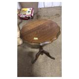 SCALLOPED EDGE SIDE TABLE