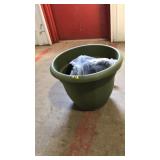 PLASTIC PLANTER W/ ASST. RIBBED HOSES