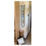 Birdhouse, Wood Keg & Decor
