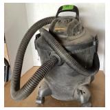 5 gallon shop vac. Works.