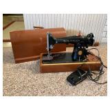 Vintage Singer Sewing Machine in Case