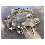 25 Real-Geese Magnum-Lite 3D Decoys, carrying case