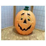 Pumpkin blow mold, works