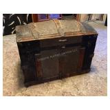 Vintage humpback trunk, 28x23x16"