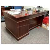 Executive Style Desk with 7 drawers