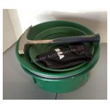 3 sifting trays, 2 water panning tools, pick