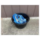 Plastic tub ( 26"w x 15ï¿½d) & Hangers