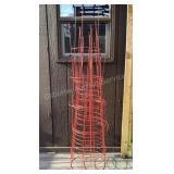 8 red tomato cages