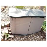 Rubbermaid deck box & cushions