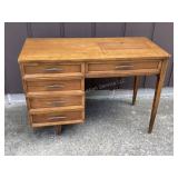 Sewing machine table w/o sewing machine