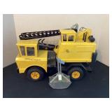Tonka metal crane, 17 1/2x8x11' tall, no rope