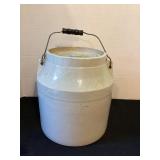 Stoneware fruit crock with lid, 9x11'