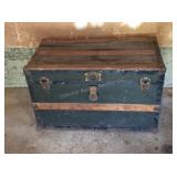 Vintage wood trunk, 32'w x 20't x 18'd