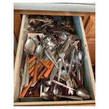 Drawer of utensils