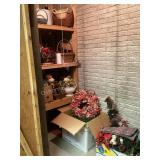 Baskets, wreaths & decor