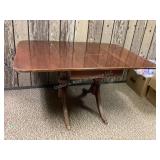 Drop leaf table