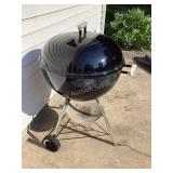 Weber Kettle 22" charcoal grill & cover