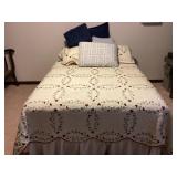 Bed set, bedding & pillows