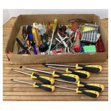 Tray of hand tools; screwdrivers & more