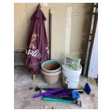 Like New7' Yuengling Market Umbrella, garden pots,